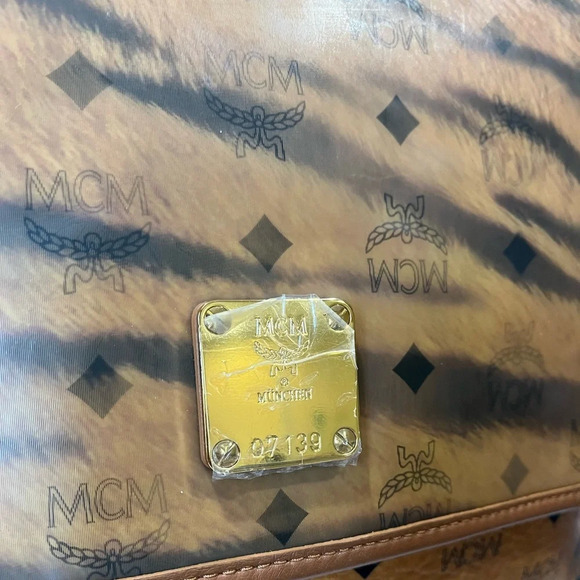 MCM Phenomenon Jumbo shoulder Bag - Picture 3 of 16